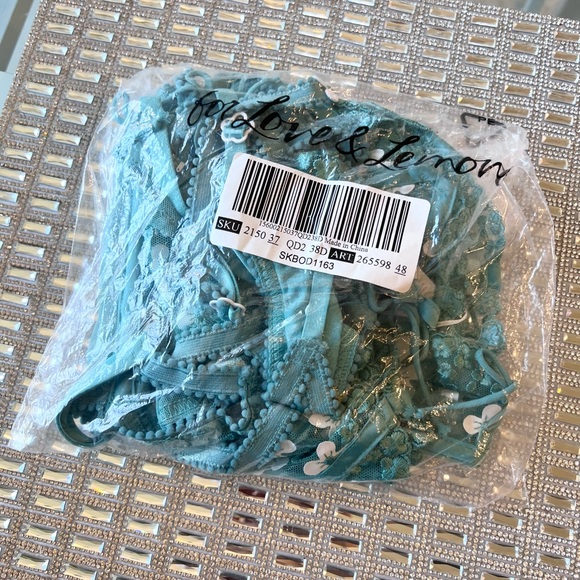 🤍 For Love & Lemons Daisy Embroidered Bodysuit NEW 38D - Picture 6 of 7